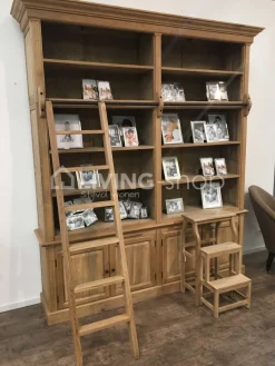 Eiken bibliotheekkast met ladder