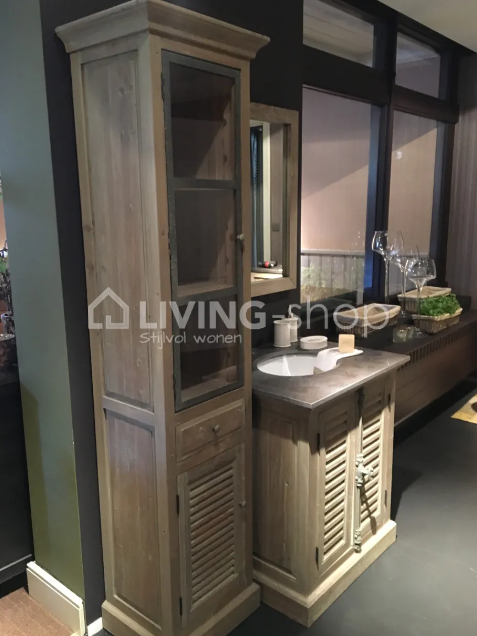 TIMELESS LIVING Landelijk badkamermeubel kolomkast met metalen frame vitrinedeur