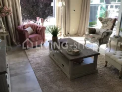 TIMELESS LIVING Landelijke creme salontafel met naturel teak top