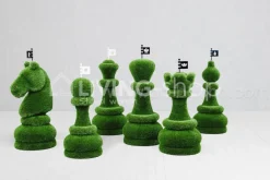 Schaakstukken tuinbeelden kunstgras