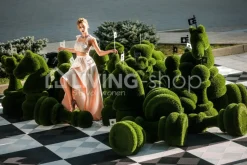 Schaakstukken tuinbeelden kunstgras