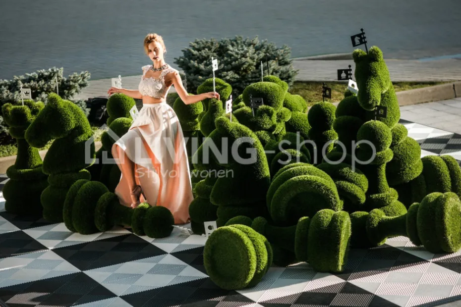 Schaakstukken tuinbeelden kunstgras