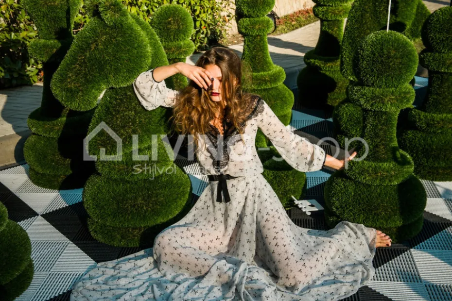 Schaakstukken tuinbeelden kunstgras